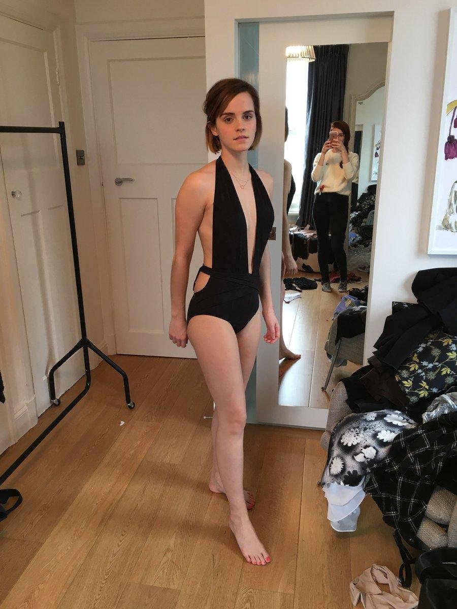 LAdDFQMM Emma Watson Bikini Leak 20.jpg